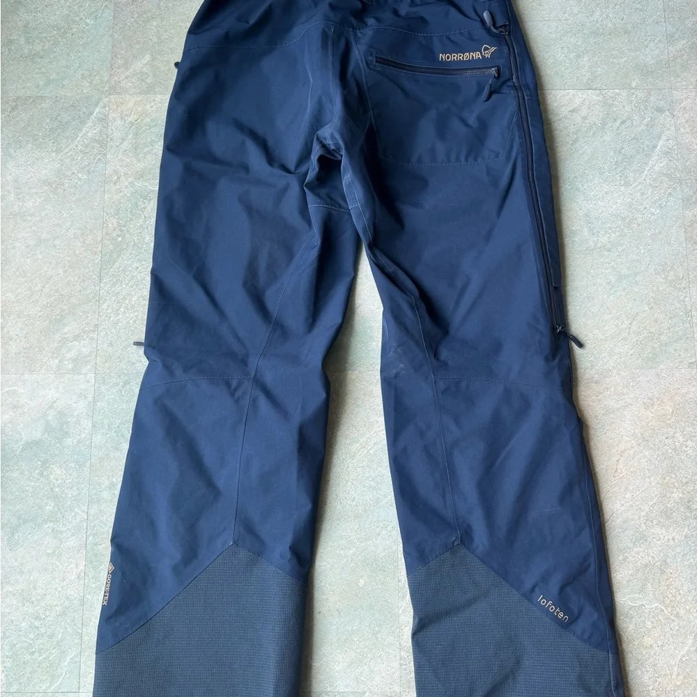 Norrona Lofoten Insulated Gore-Tex Ski Pants - Picture 3 of 9